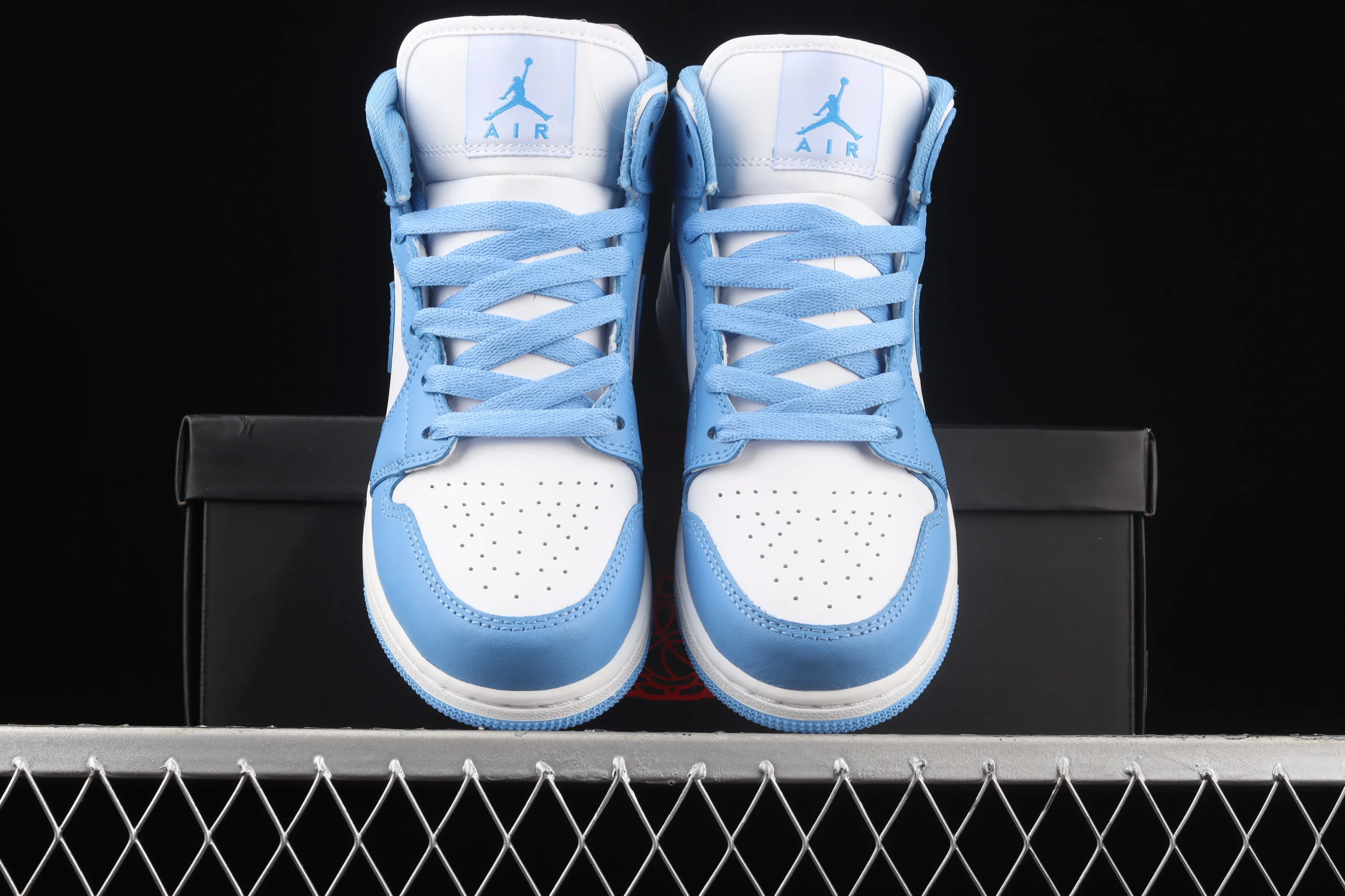 All categories Air Jordan Jordan series basketball shoes Air Jordan 1 Mid G version pure original Air Jordan 1 Mid AJ1 Joe 1 North Carolina blue China basketball shoes 554725-106